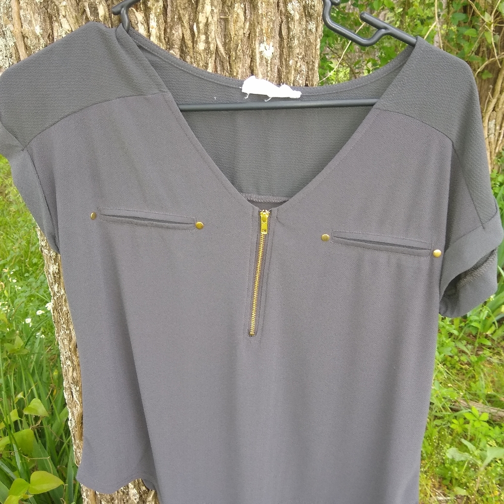 Blouse grey gold zipper in women's medium .